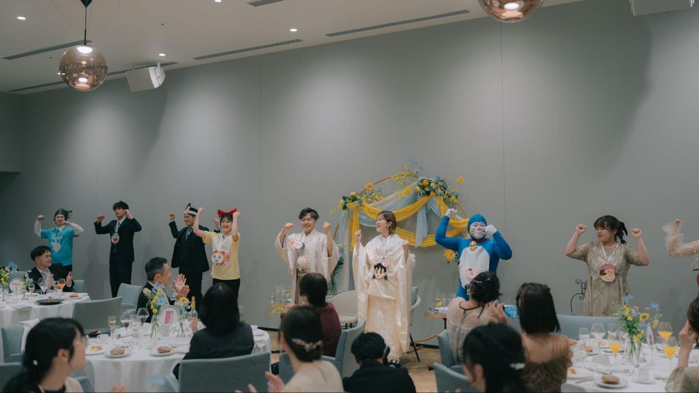 家族の愛情と友情に包まれた祝福の時間の様子32